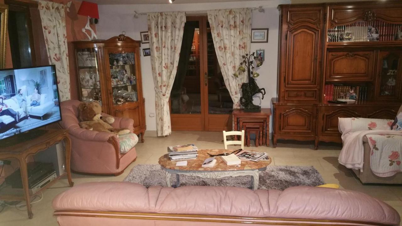 Отель La Providence Illiat Экстерьер фото